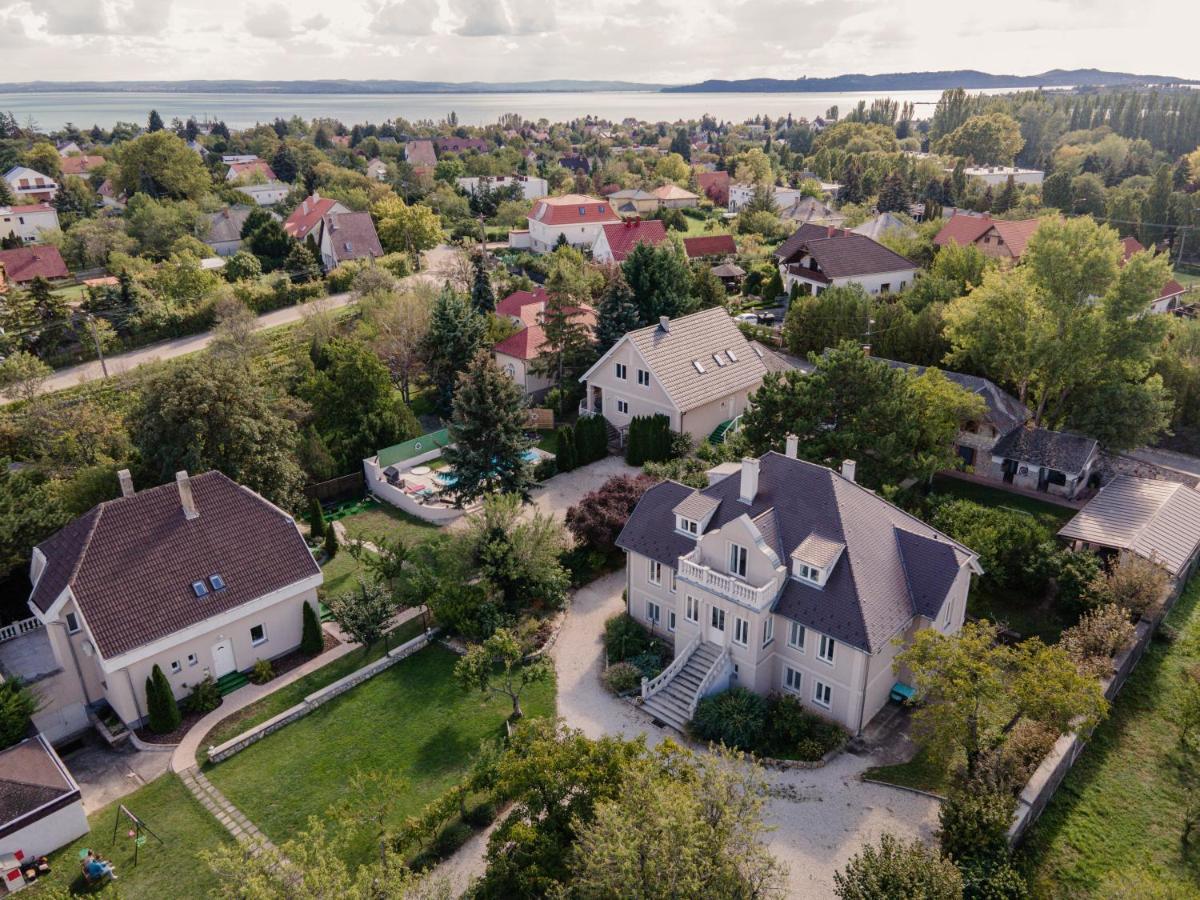 Manor Apartments, Csopak Eksteriør billede